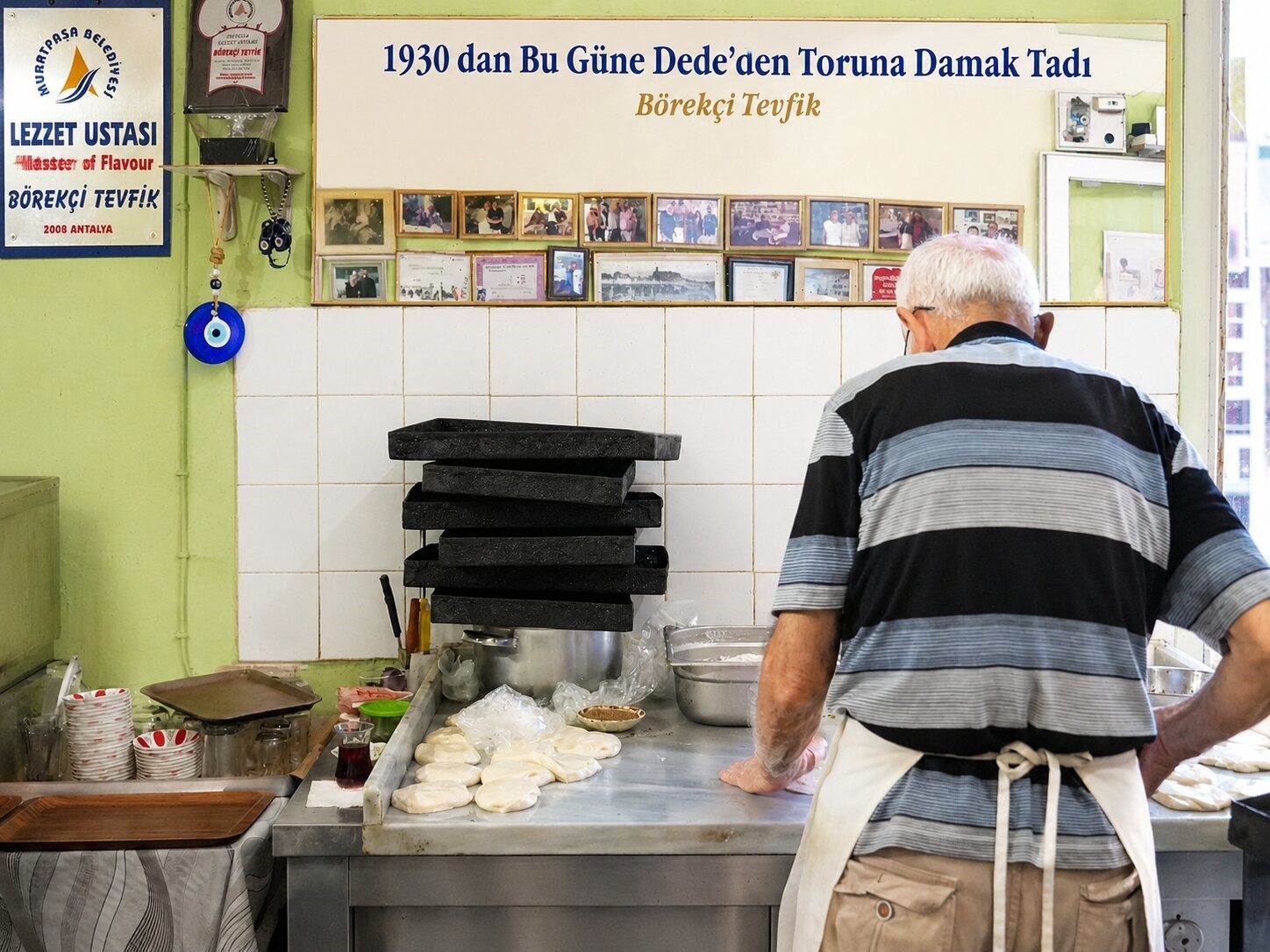 81 yaşında, 69 yıldır aynı tezgâhın başında: "Hayata yeniden başlasam yine börekçi olurdum"