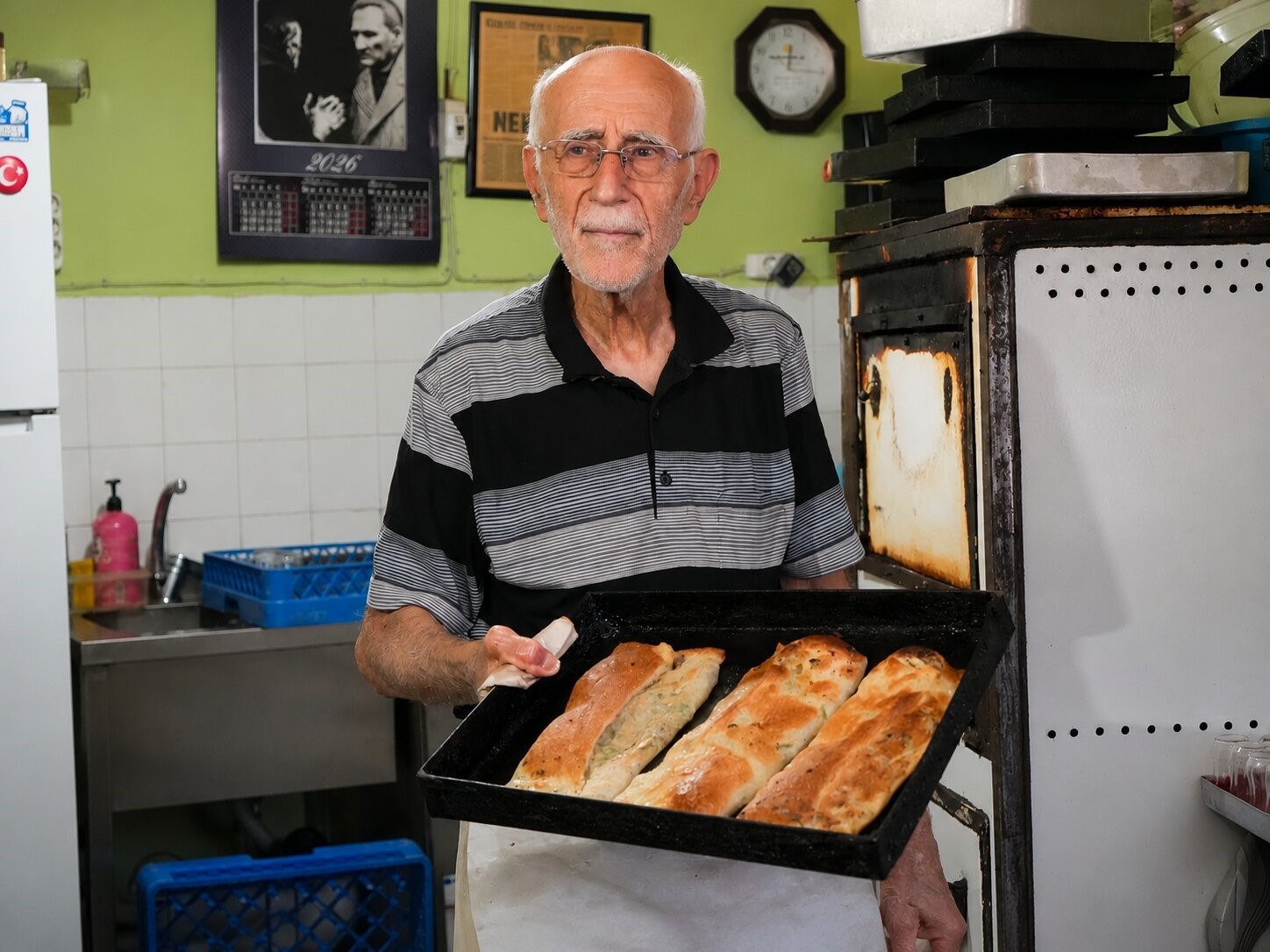 81 yaşında, 69 yıldır aynı tezgâhın başında: "Hayata yeniden başlasam yine börekçi olurdum"