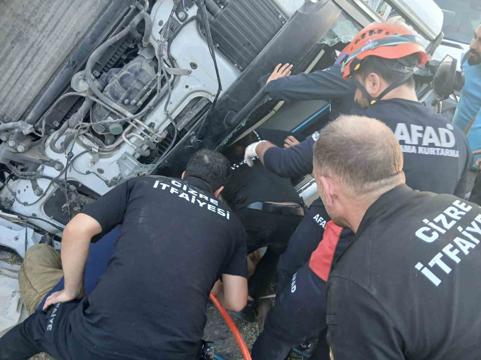 Şırnak’ta tır devrildi: 1 yaralı