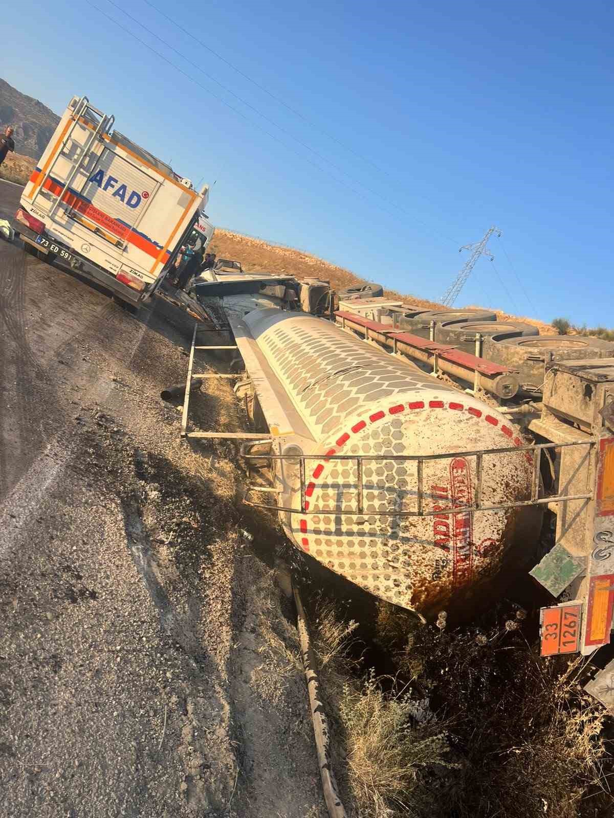 Şırnak’ta tır devrildi: 1 yaralı