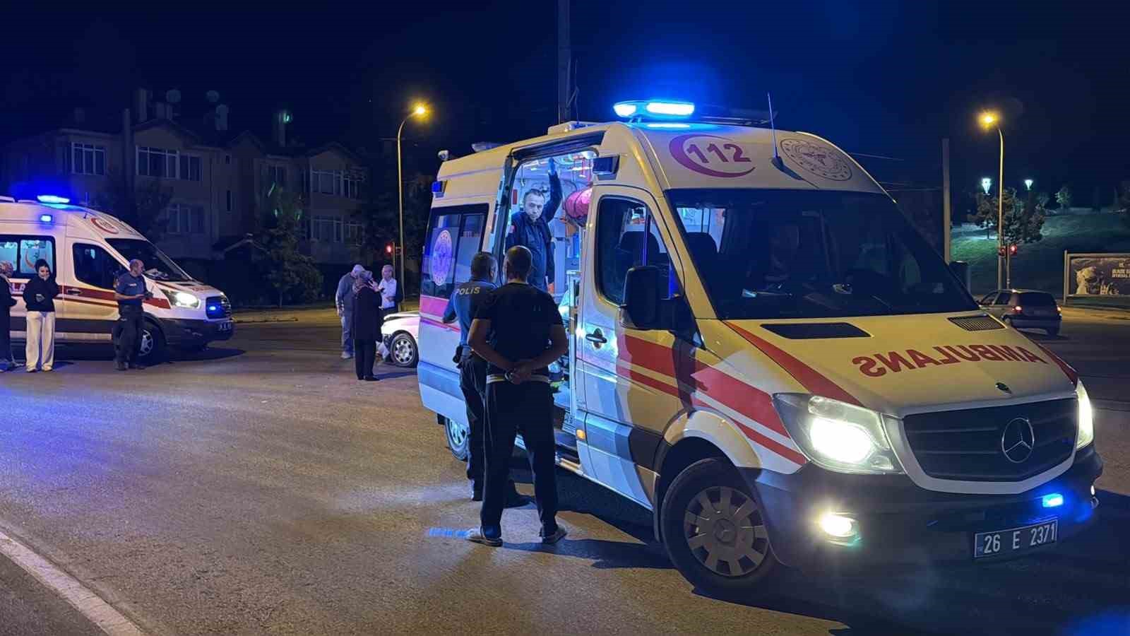 Otomobil ve motosiklet kafa kafaya çarpıştı: 2 yaralı