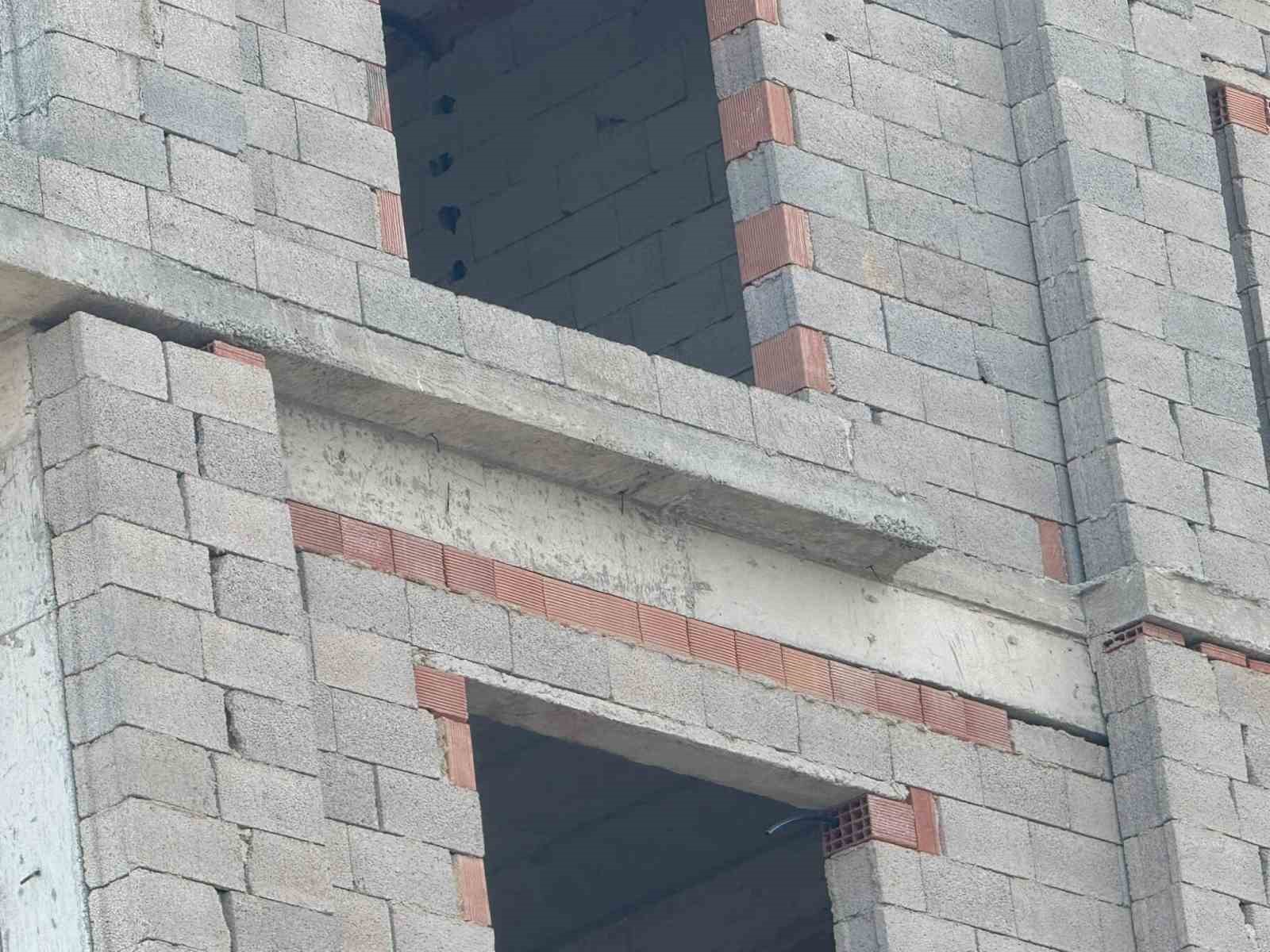 Antalya’da inşaatta üzerine beton blok düşen işçi hayatını kaybetti