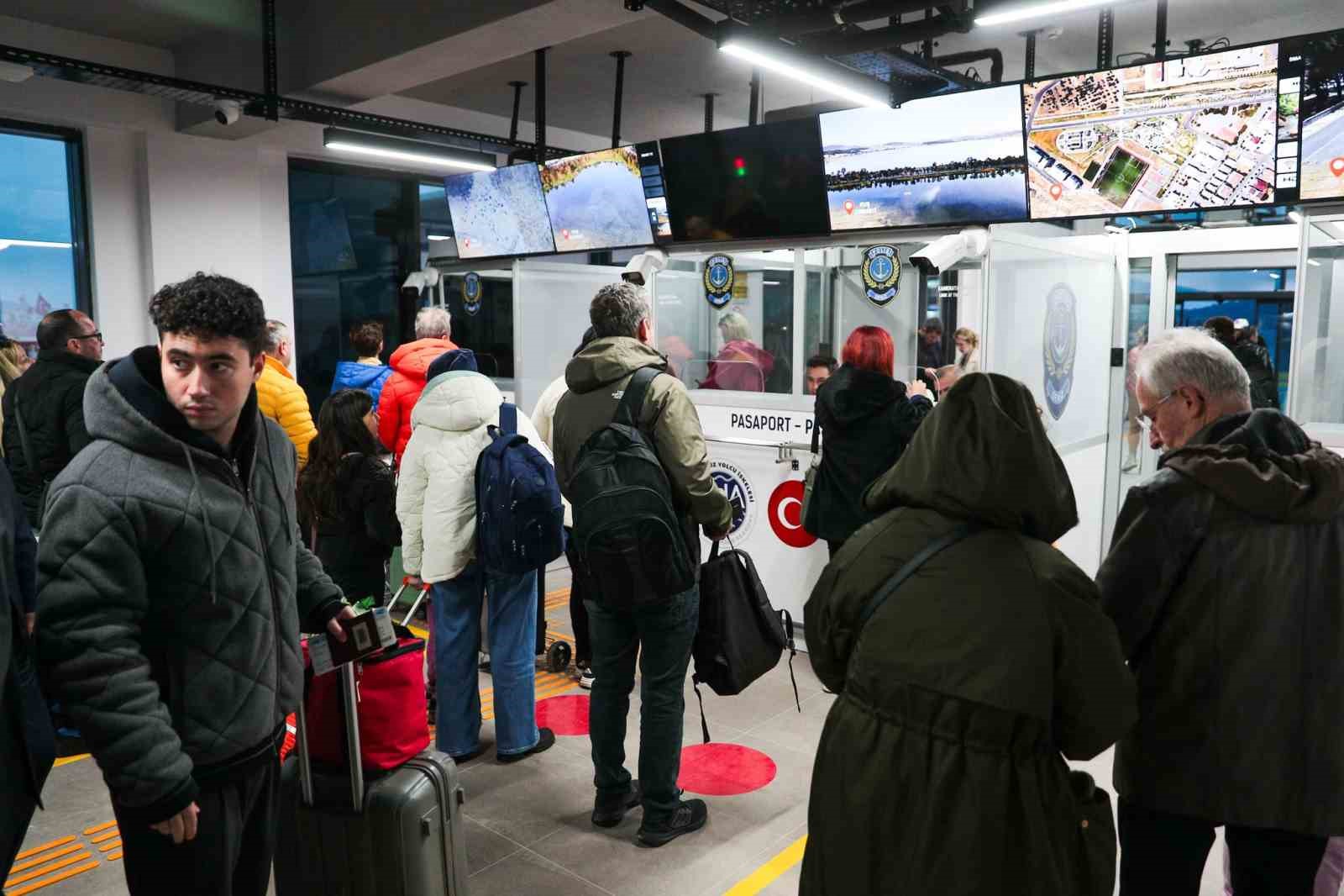 Aliağa-Midilli seferlerine yoğun ilgi: 3.5 ayda 25 bin yolcu taşındı