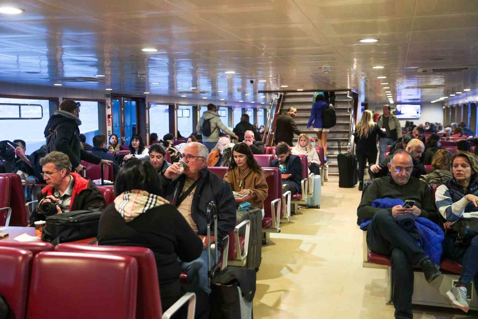 Aliağa-Midilli seferlerine yoğun ilgi: 3.5 ayda 25 bin yolcu taşındı
