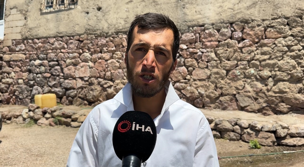 Yüksekova’da yılanlar bir evin kabusu oldu