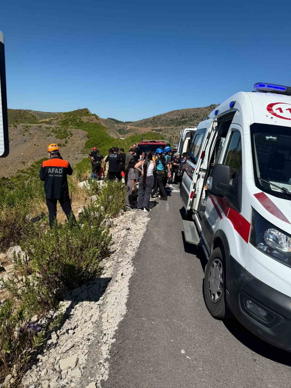 Antalya’da otomobil uçuruma yuvarlandı: 5 ölü, 2 yaralı