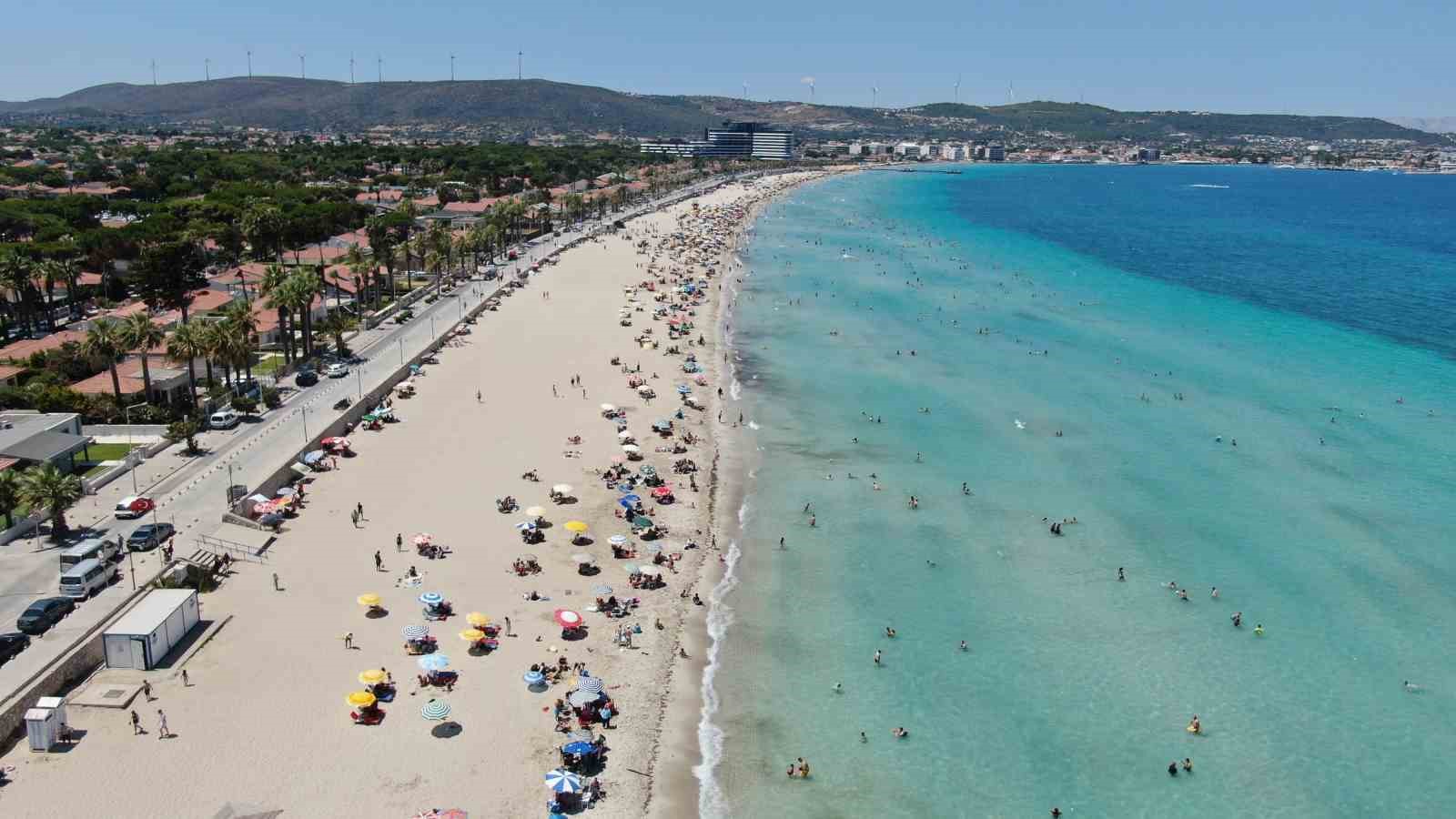 Tatilciler hafta sonu Çeşme’nin keyfini çıkardı