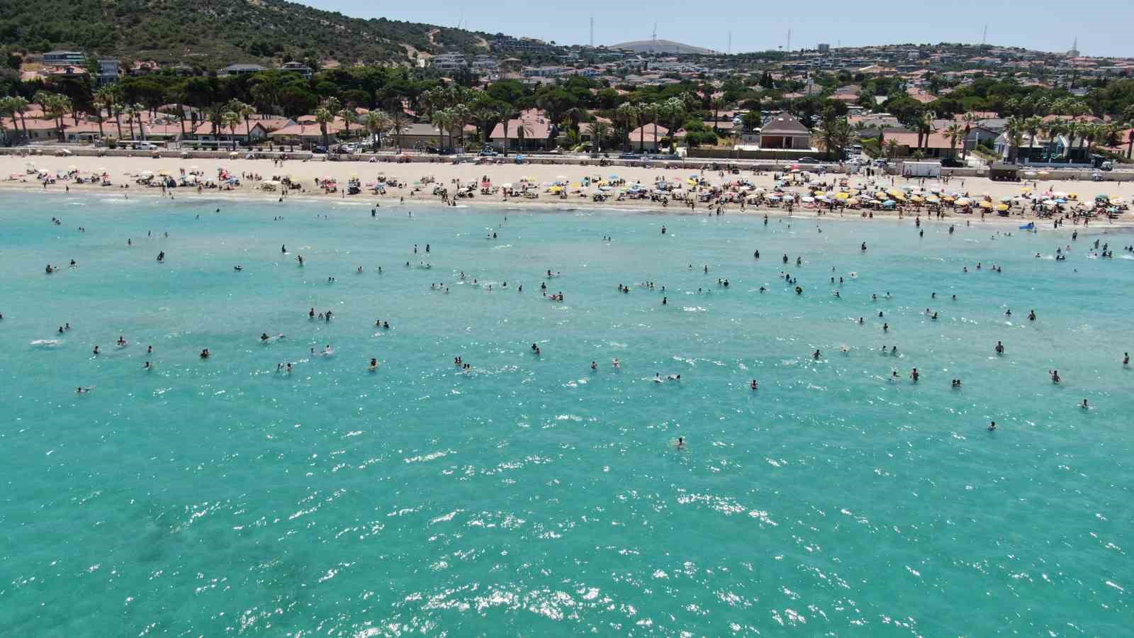 Tatilciler hafta sonu Çeşme’nin keyfini çıkardı