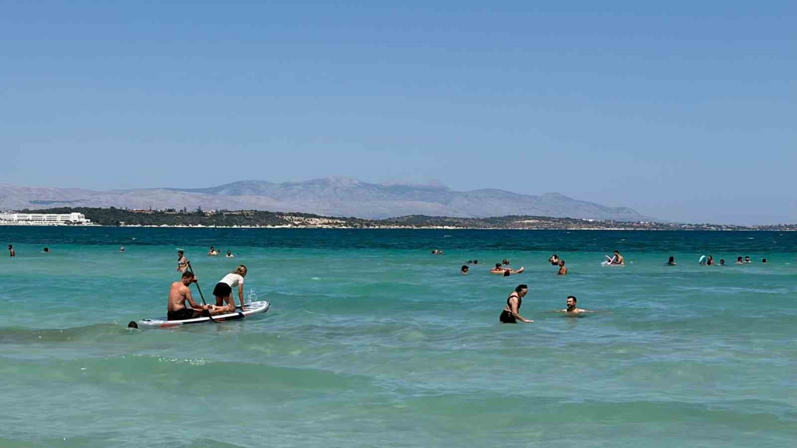 Tatilciler hafta sonu Çeşme’nin keyfini çıkardı