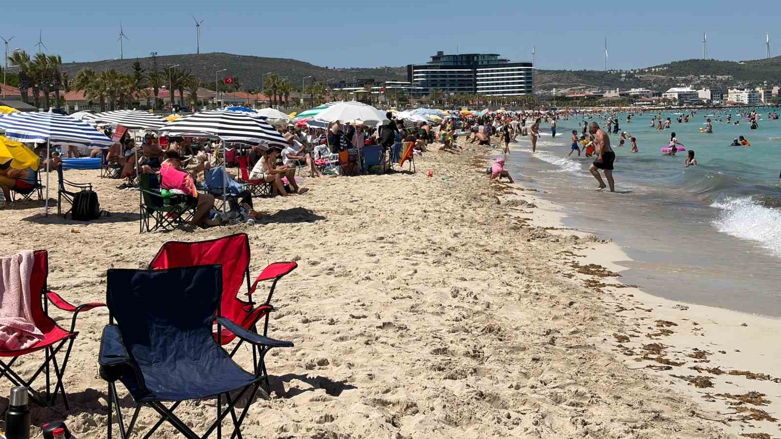Tatilciler hafta sonu Çeşme’nin keyfini çıkardı