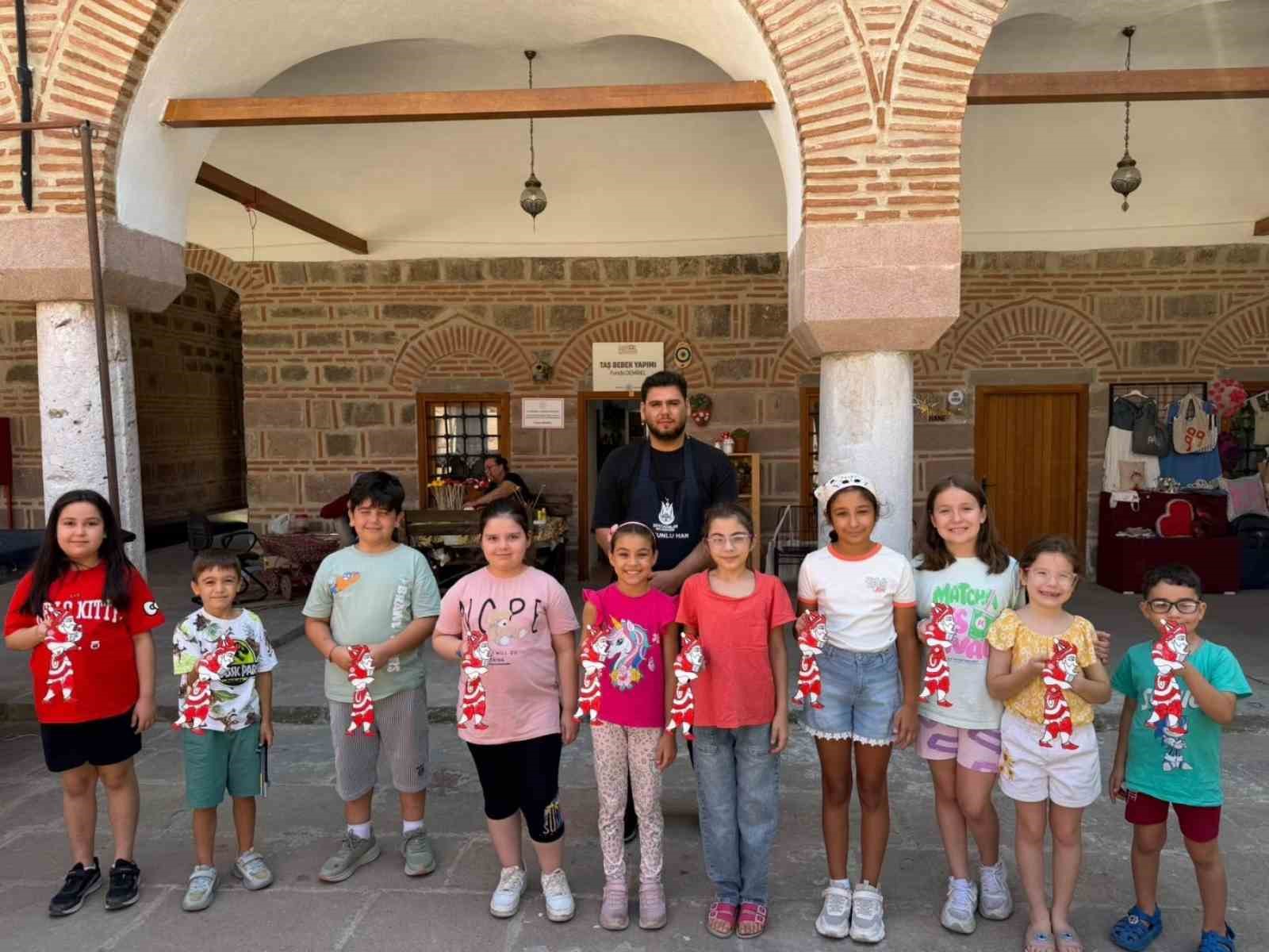 Şehzadeler’de Hacivat ve Karagöz’e "Milli Takım" dokunuşu