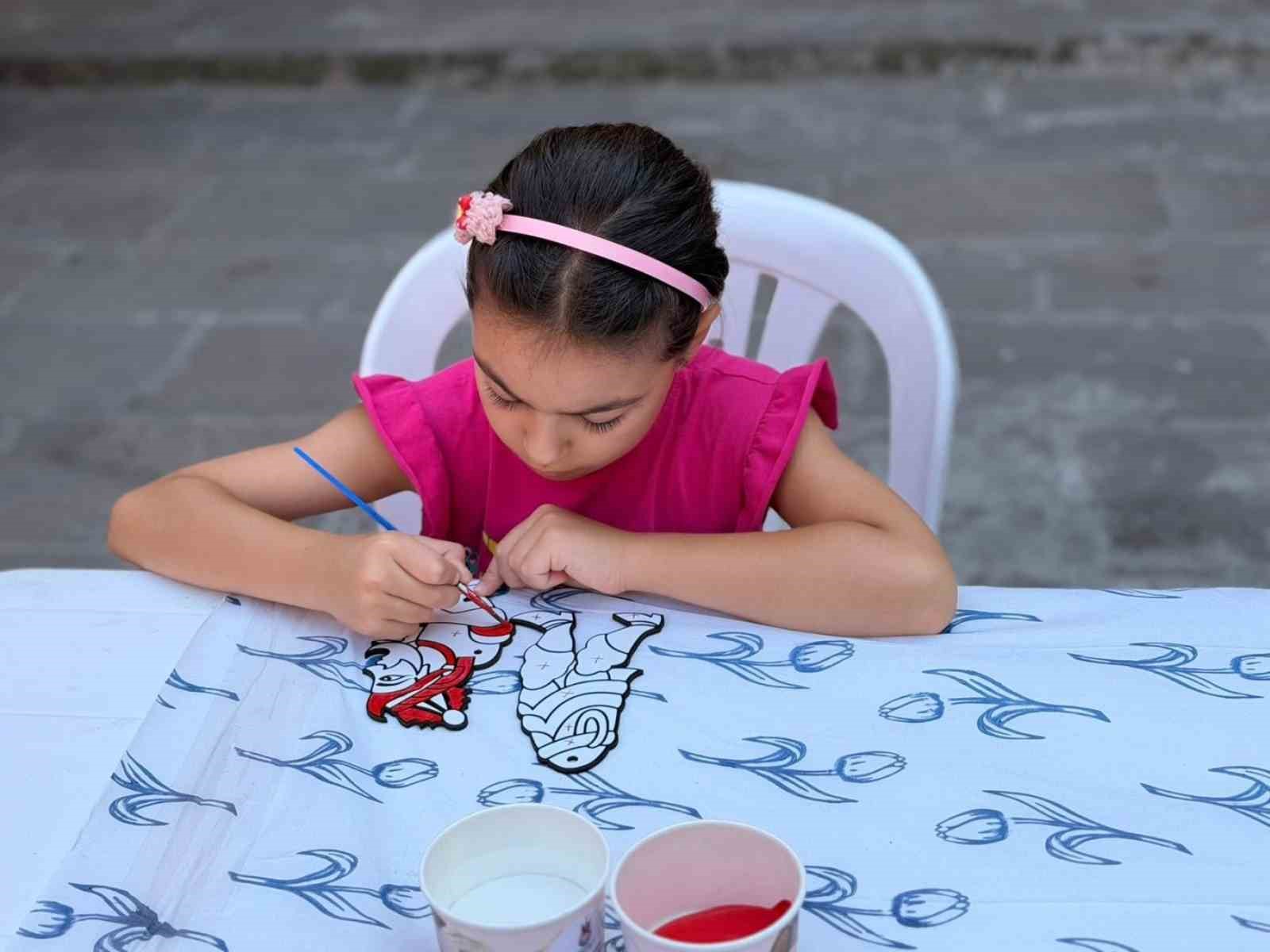Şehzadeler’de Hacivat ve Karagöz’e "Milli Takım" dokunuşu