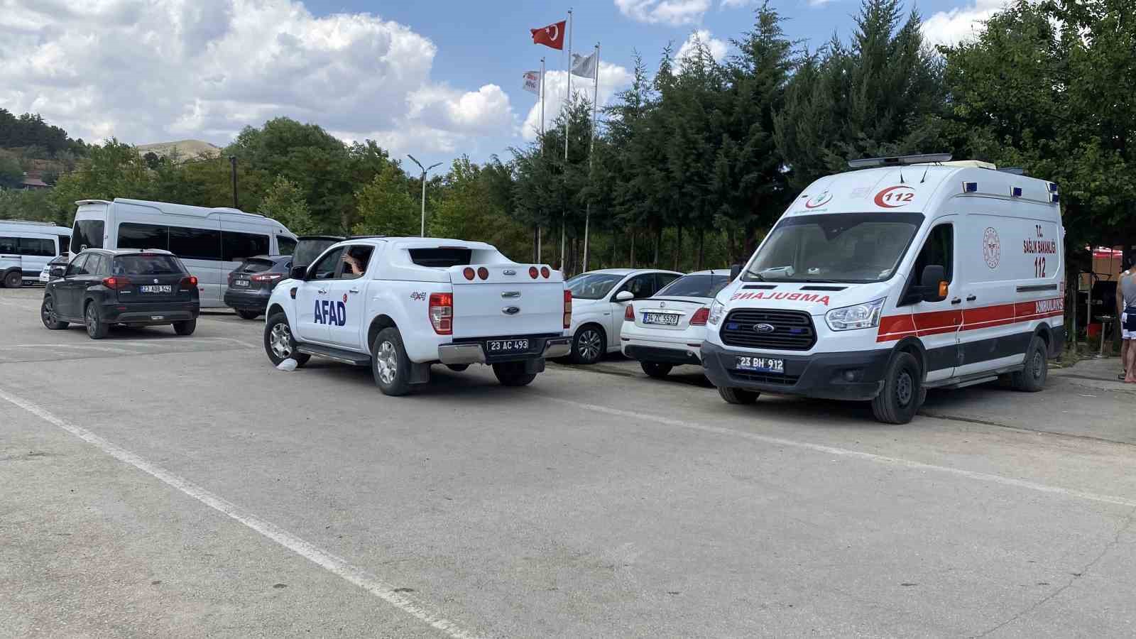 Hazar Gölü’nde gezi teknesi battı: 7 kişi kurtarıldı