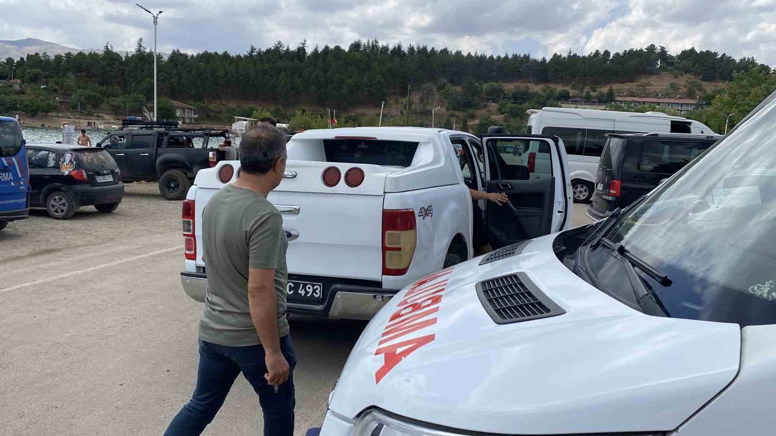 Hazar Gölü’nde gezi teknesi battı: 7 kişi kurtarıldı