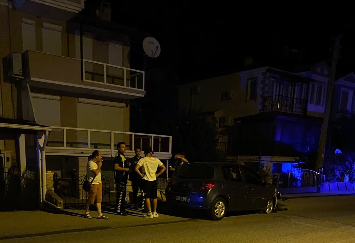 Ayvalık’ta motosiklet ile otomobil çarpıştı: 1 ağır yaralı