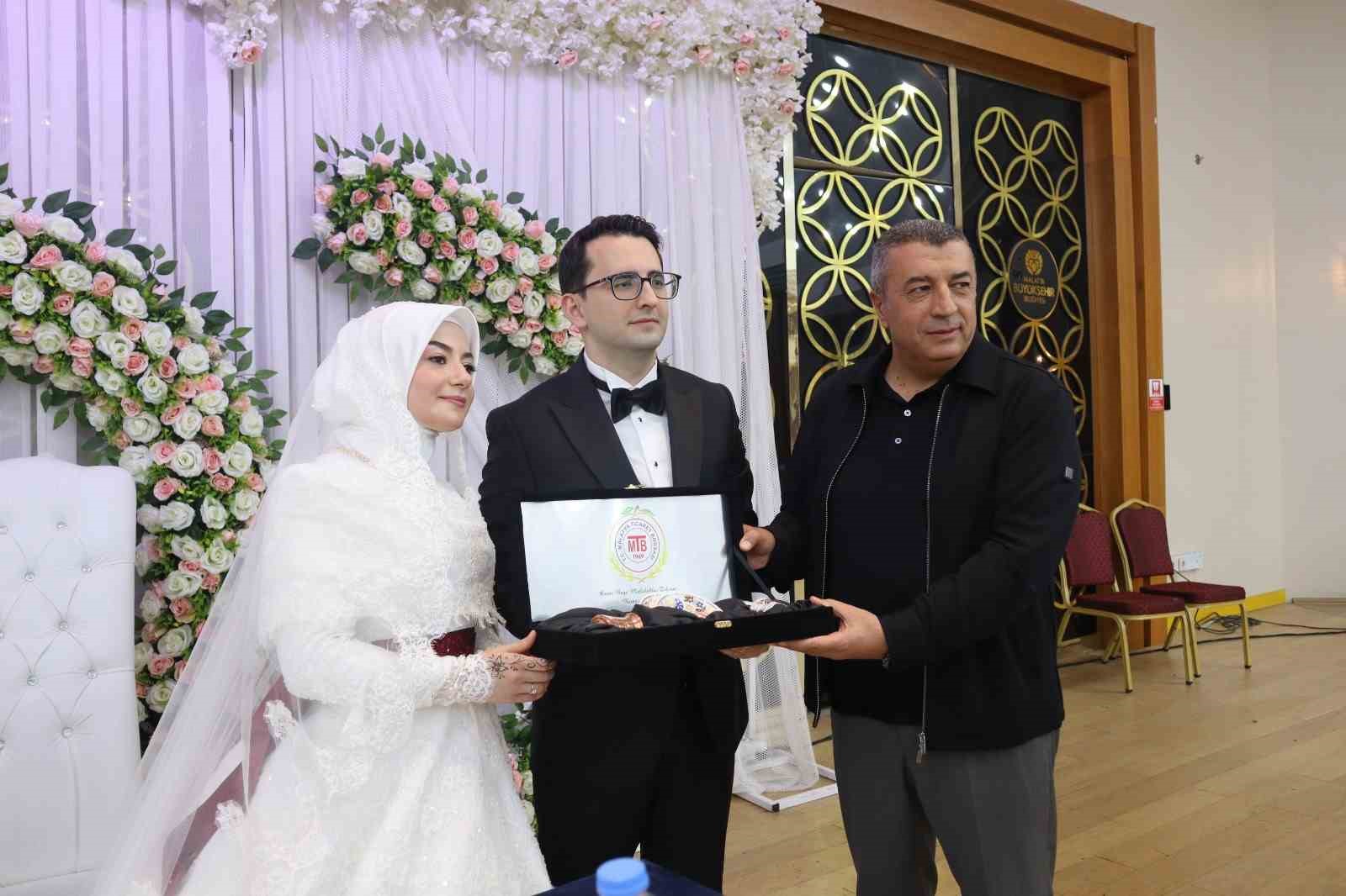 Malatya protokolünü buluşturan düğün