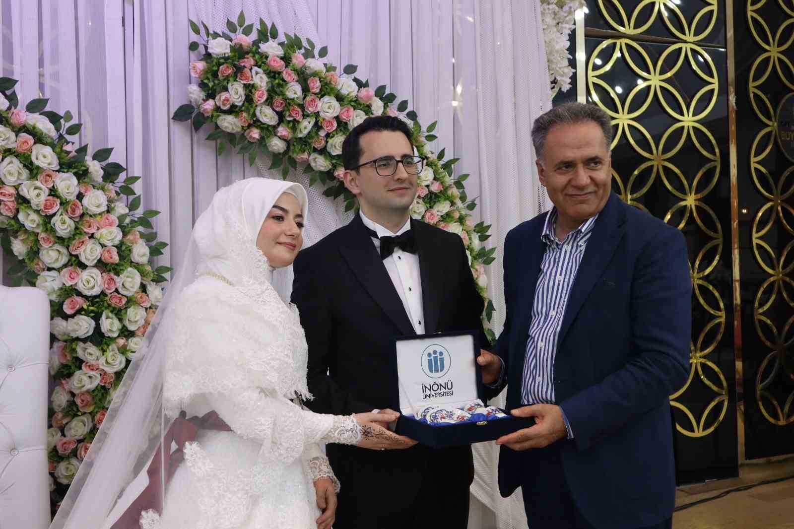 Malatya protokolünü buluşturan düğün