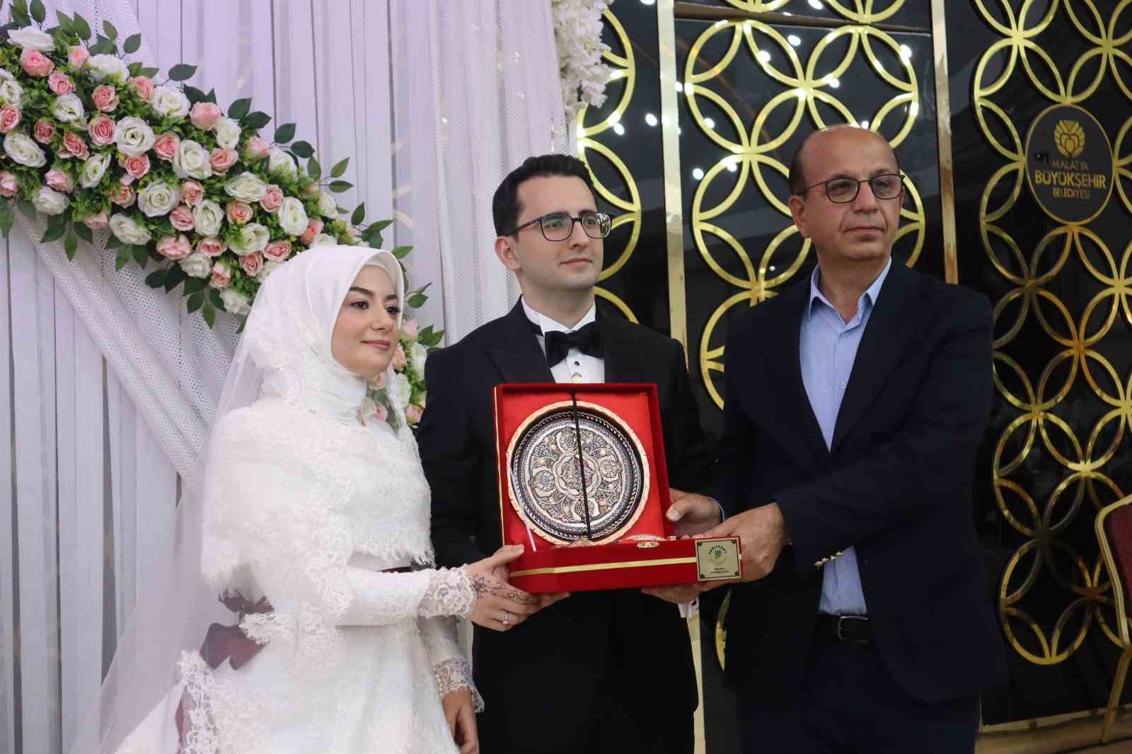 Malatya protokolünü buluşturan düğün