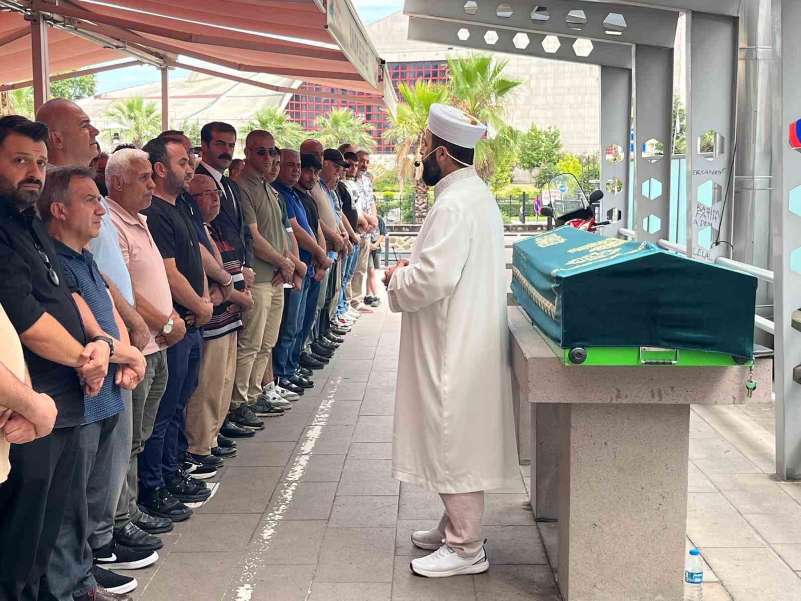 Samsun’un "Çaydanlıkçı Zeki"si son yolculuğuna uğurlandı