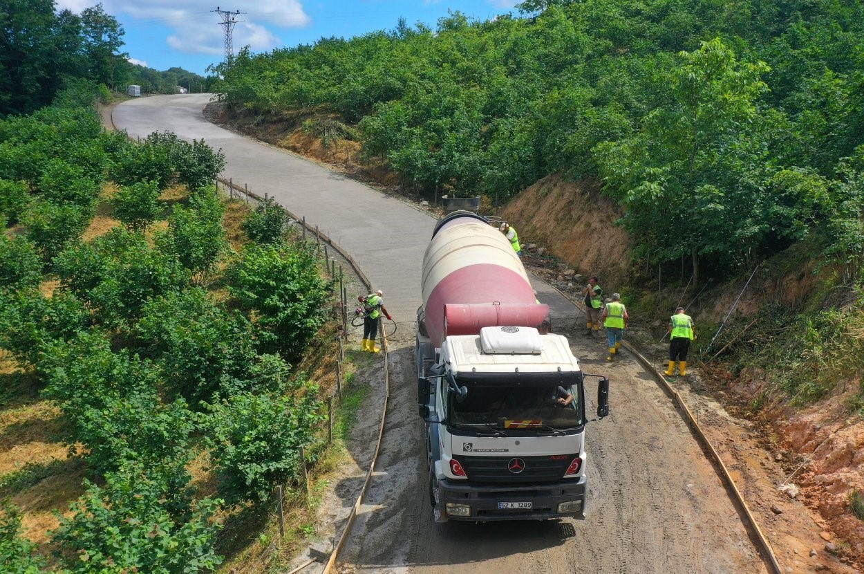 Ordu’da beton yol çalışmaları sürüyor