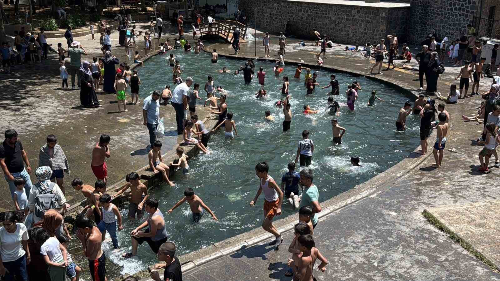 Diyarbakır’da çocuklar Anzele’ye akın etti