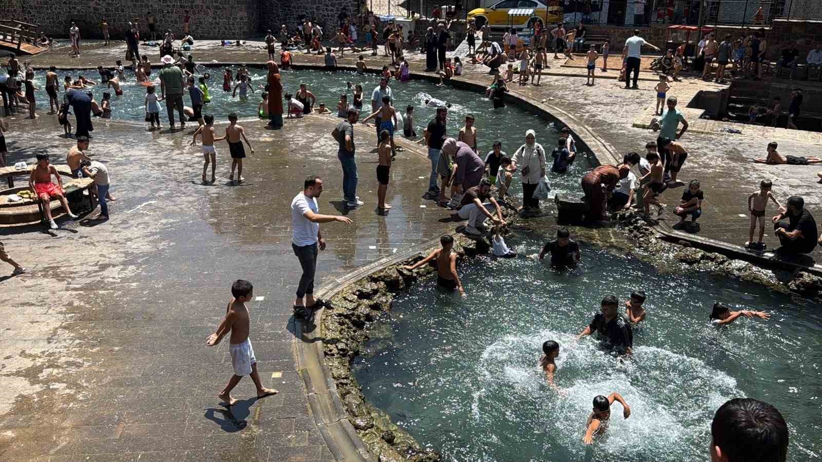 Diyarbakır’da çocuklar Anzele’ye akın etti