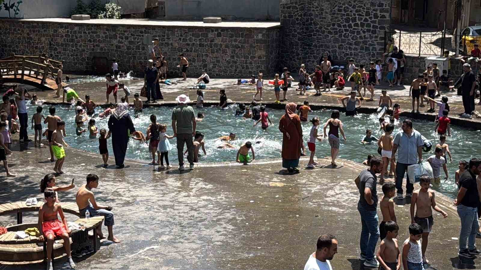 Diyarbakır’da çocuklar Anzele’ye akın etti