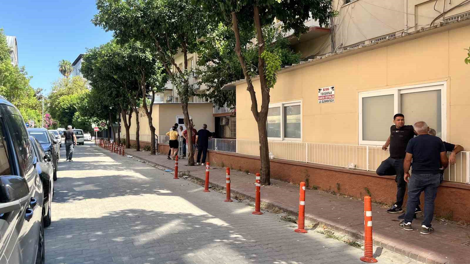 Önce kadını, daha sonra da iki görgü tanığını öldürmüş
