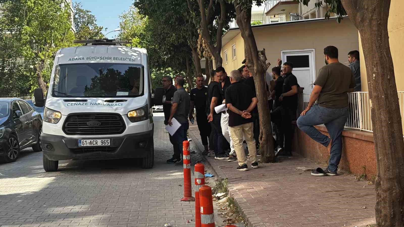 Önce kadını, daha sonra da iki görgü tanığını öldürmüş