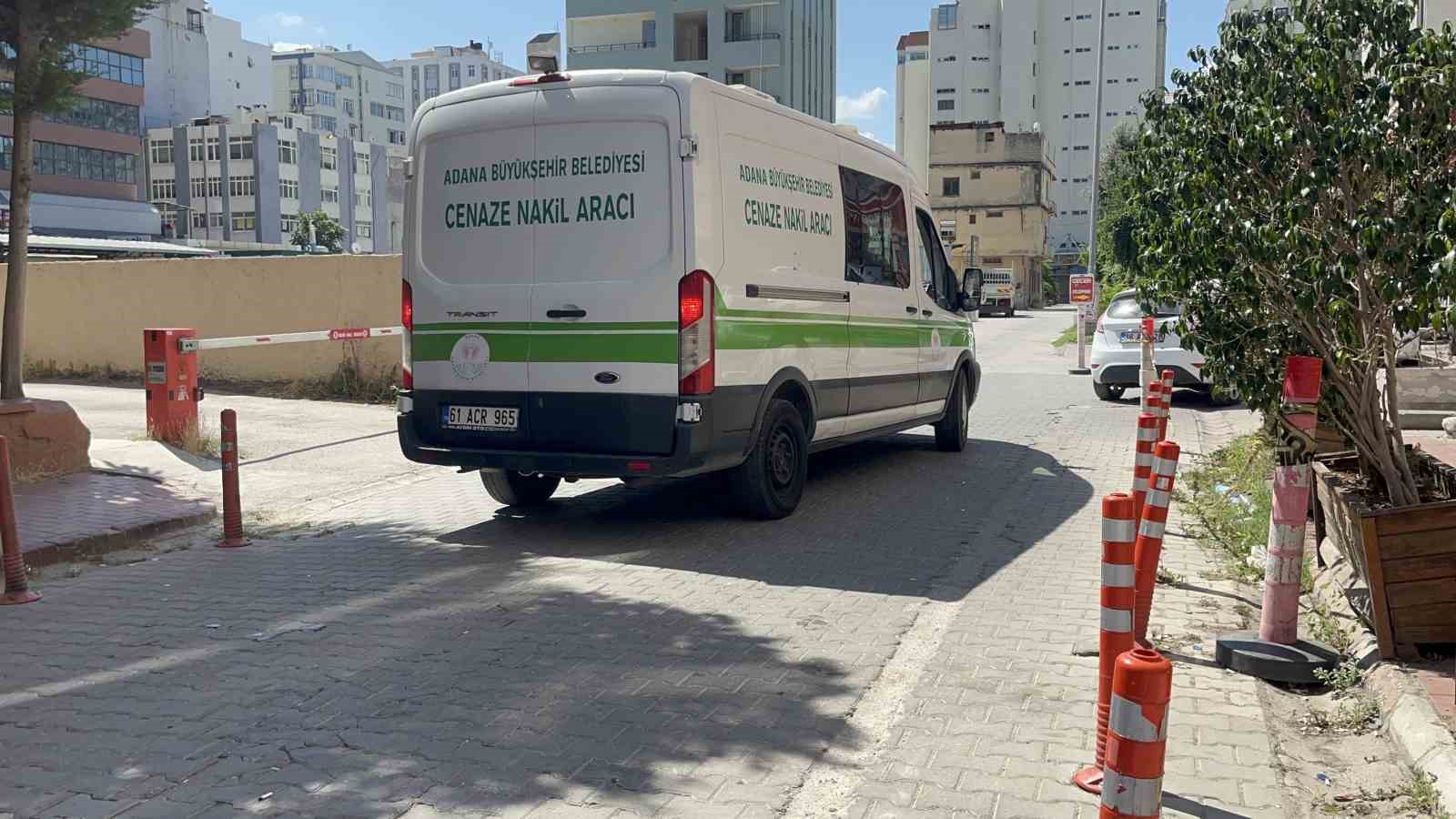 Önce kadını, daha sonra da iki görgü tanığını öldürmüş