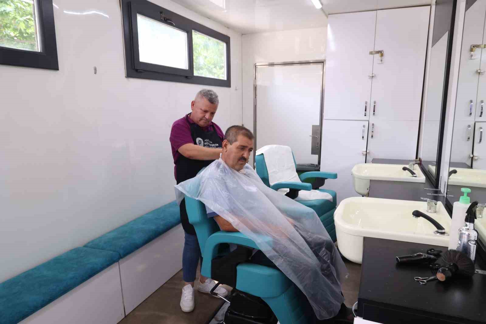 Antalya’da mobil kuaför tırı yaylalarda hizmet veriyor