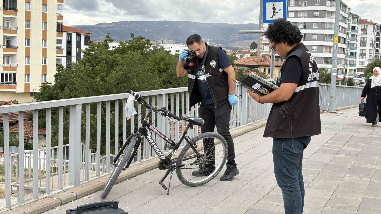 Çorum’da üst geçitten atlayan kadın yaralandı