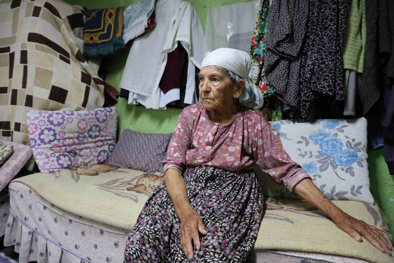 Hayatta kimsesi kalmayan Ümmü nine yıllardır tuvalet ve banyoya hasret yaşıyor