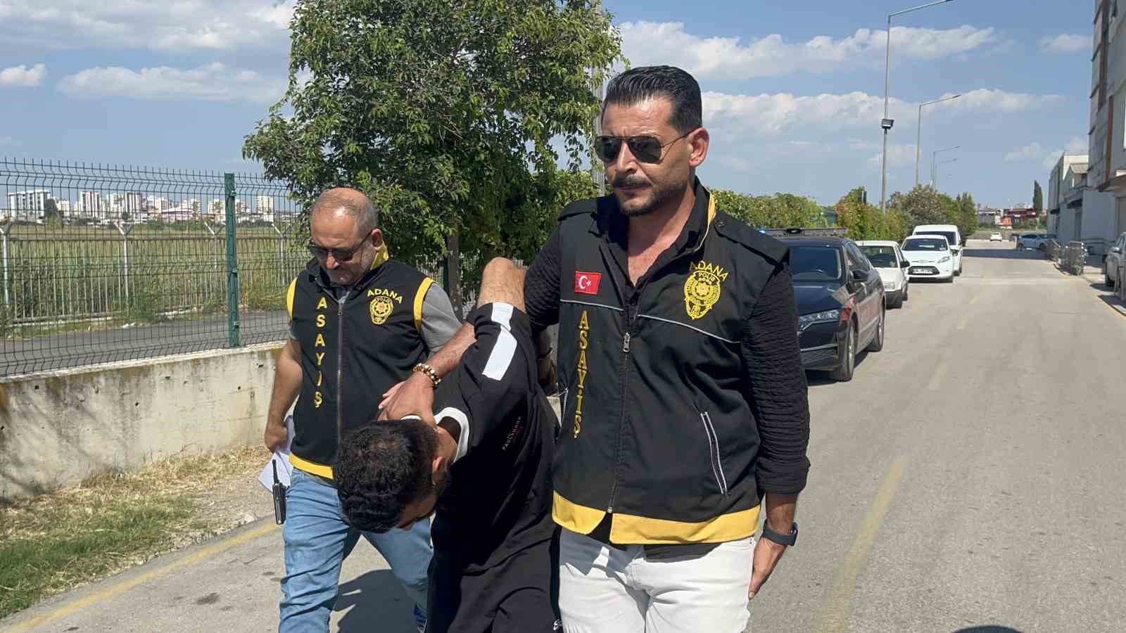 Adana’da 3 kişiyi öldüren katil zanlısı adliyeye sevk edildi