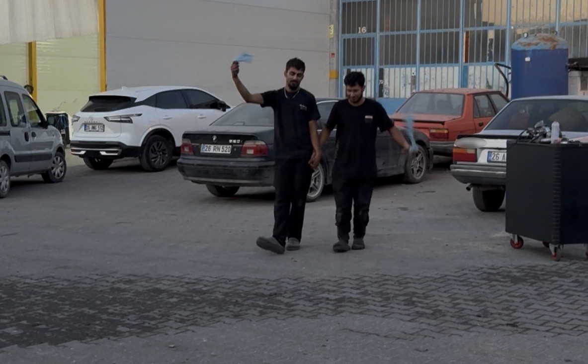 Tamir atölyesinde ‘halay’ molası