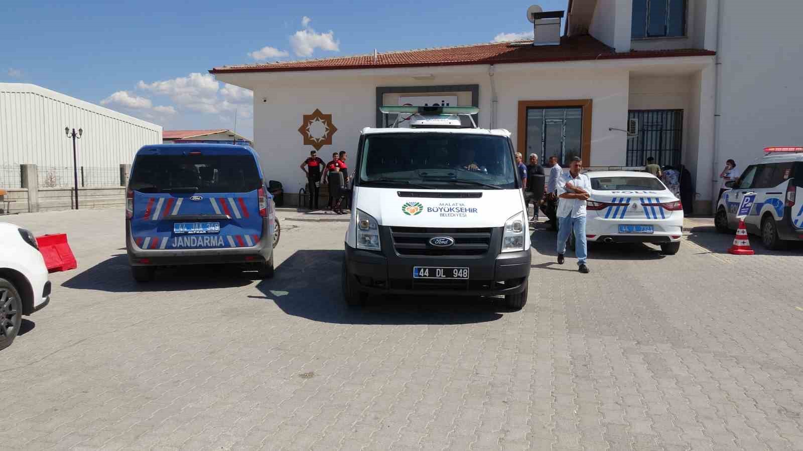 Malatya’da bahçesinde başından vurulmuş halde bulunan adam hayatını kaybetti