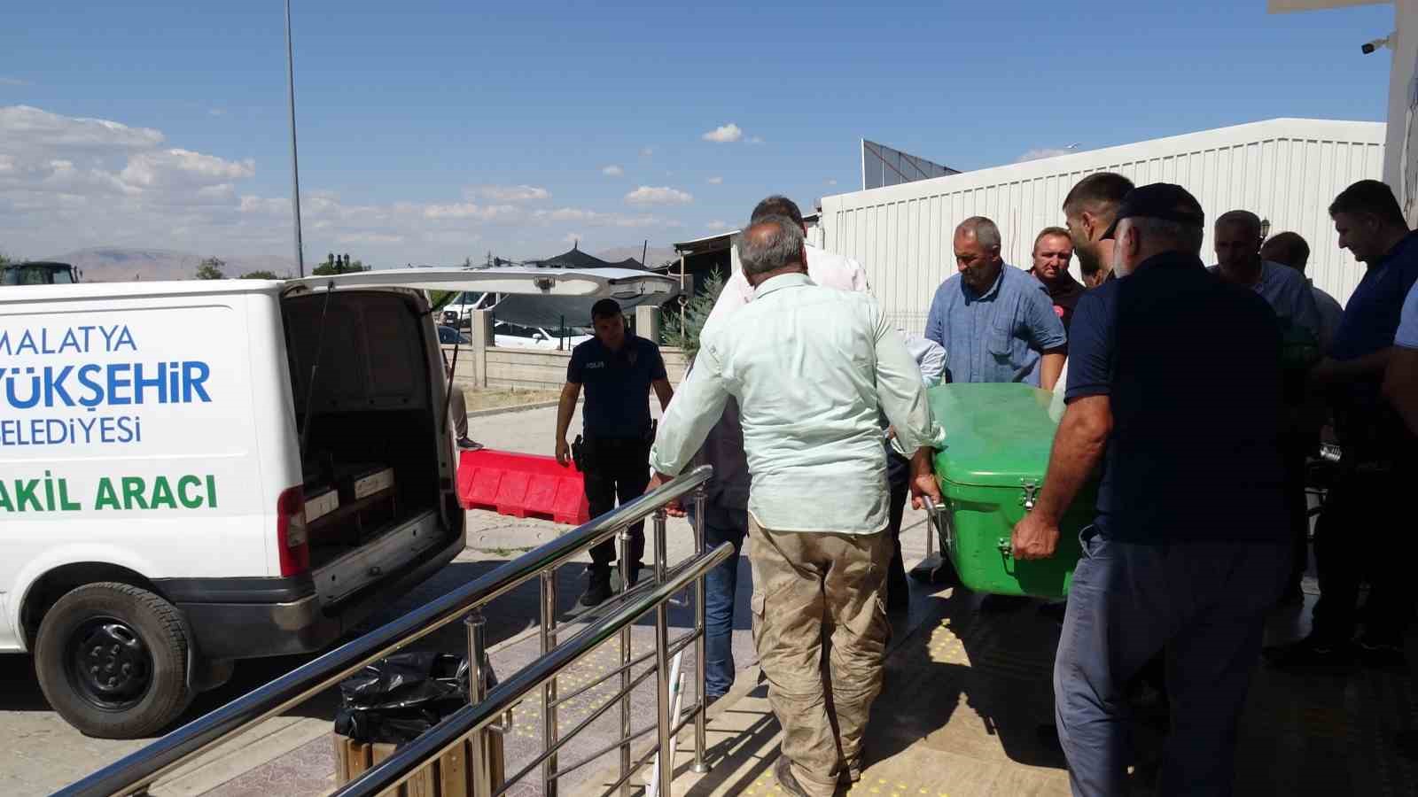 Malatya’da bahçesinde başından vurulmuş halde bulunan adam hayatını kaybetti