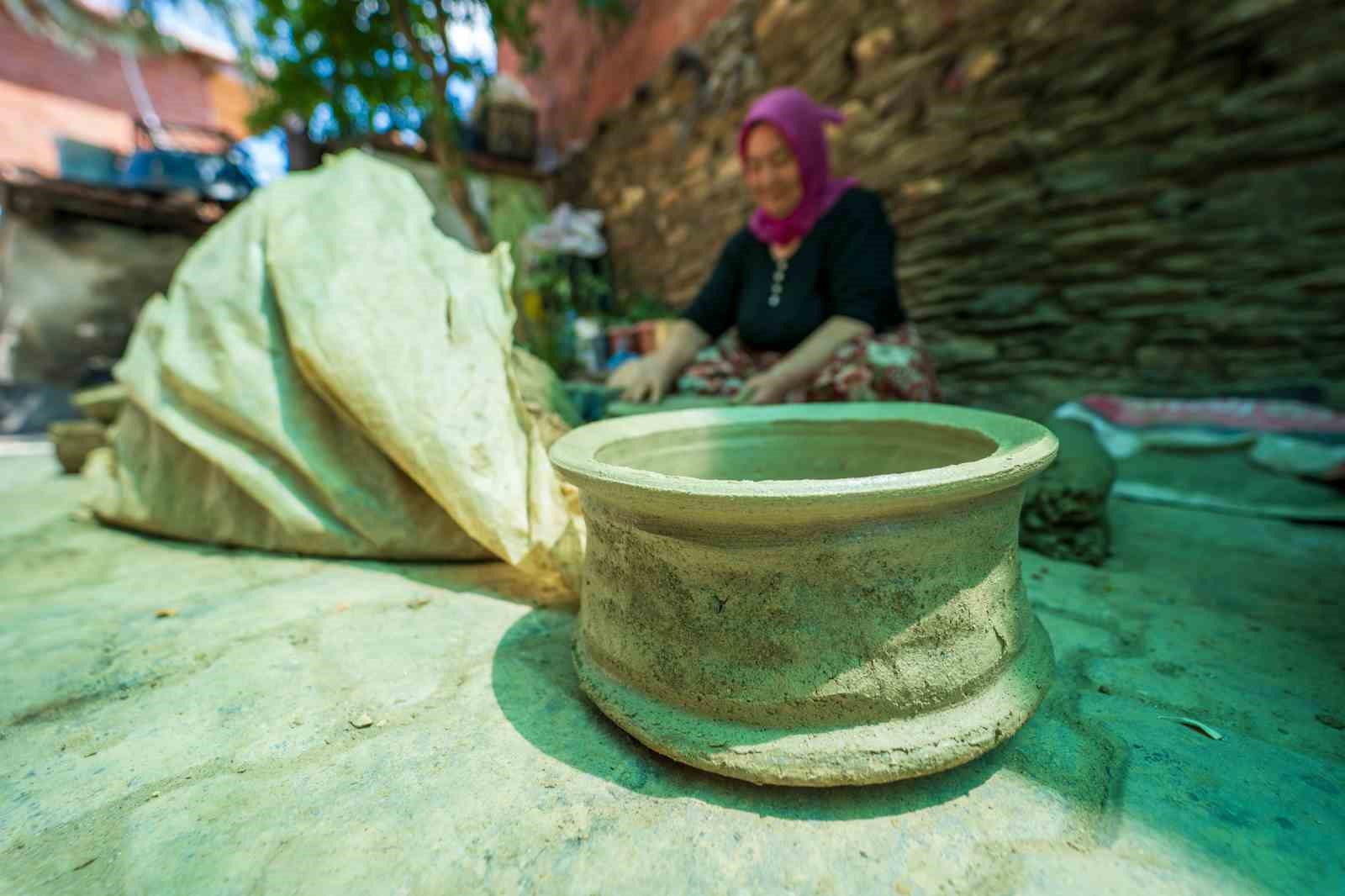 Binlerce yıllık gelenek çömlek üretimi kadın emeğiyle yaşatılıyor