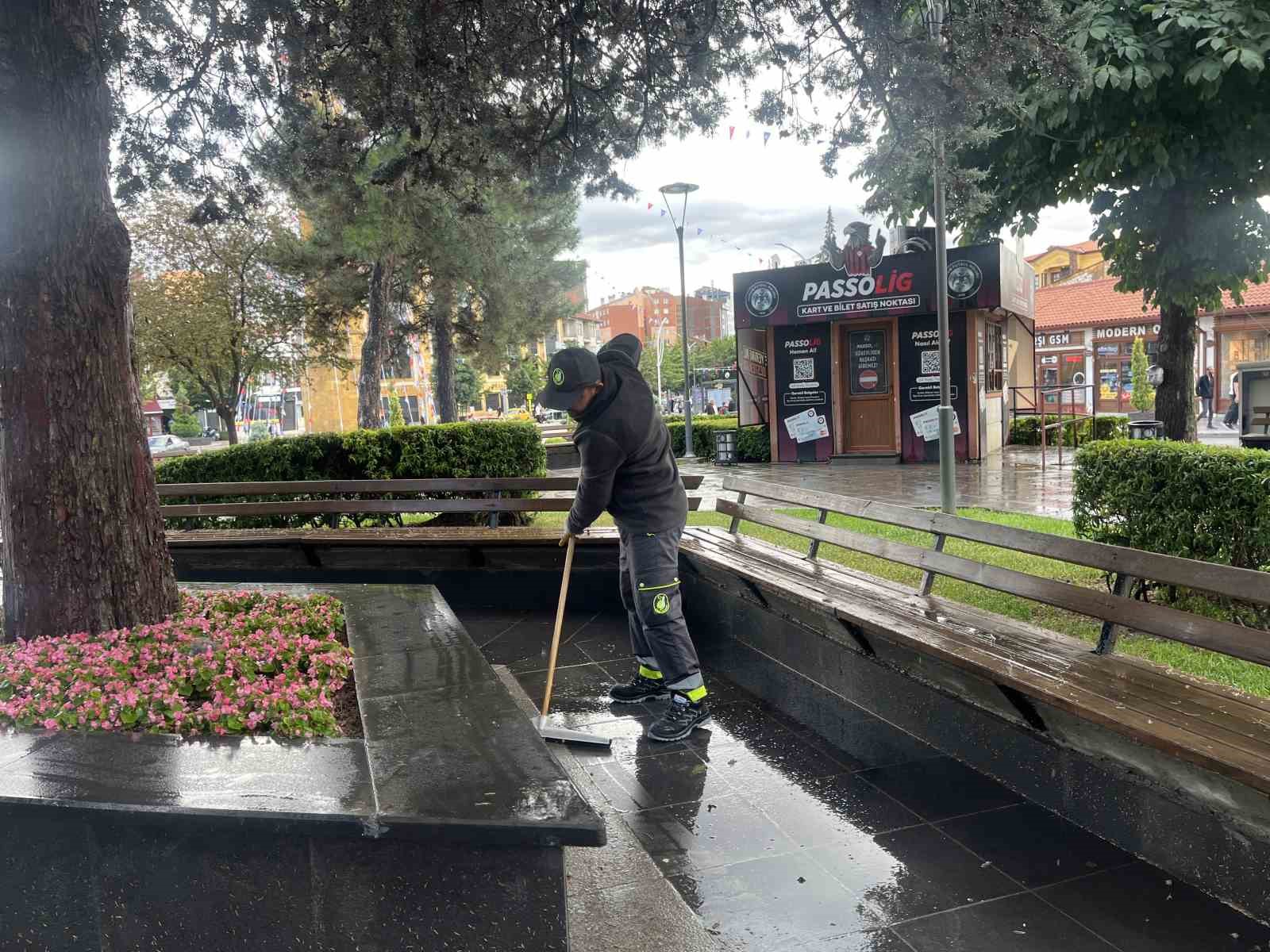 Çorum’da sağanak sonrası sokaklar göle döndü