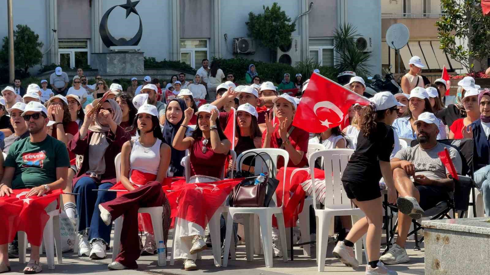 Bahçelievler’de A Milli Kadın Voleybol Takımı’nın zaferi dev ekranda izlendi