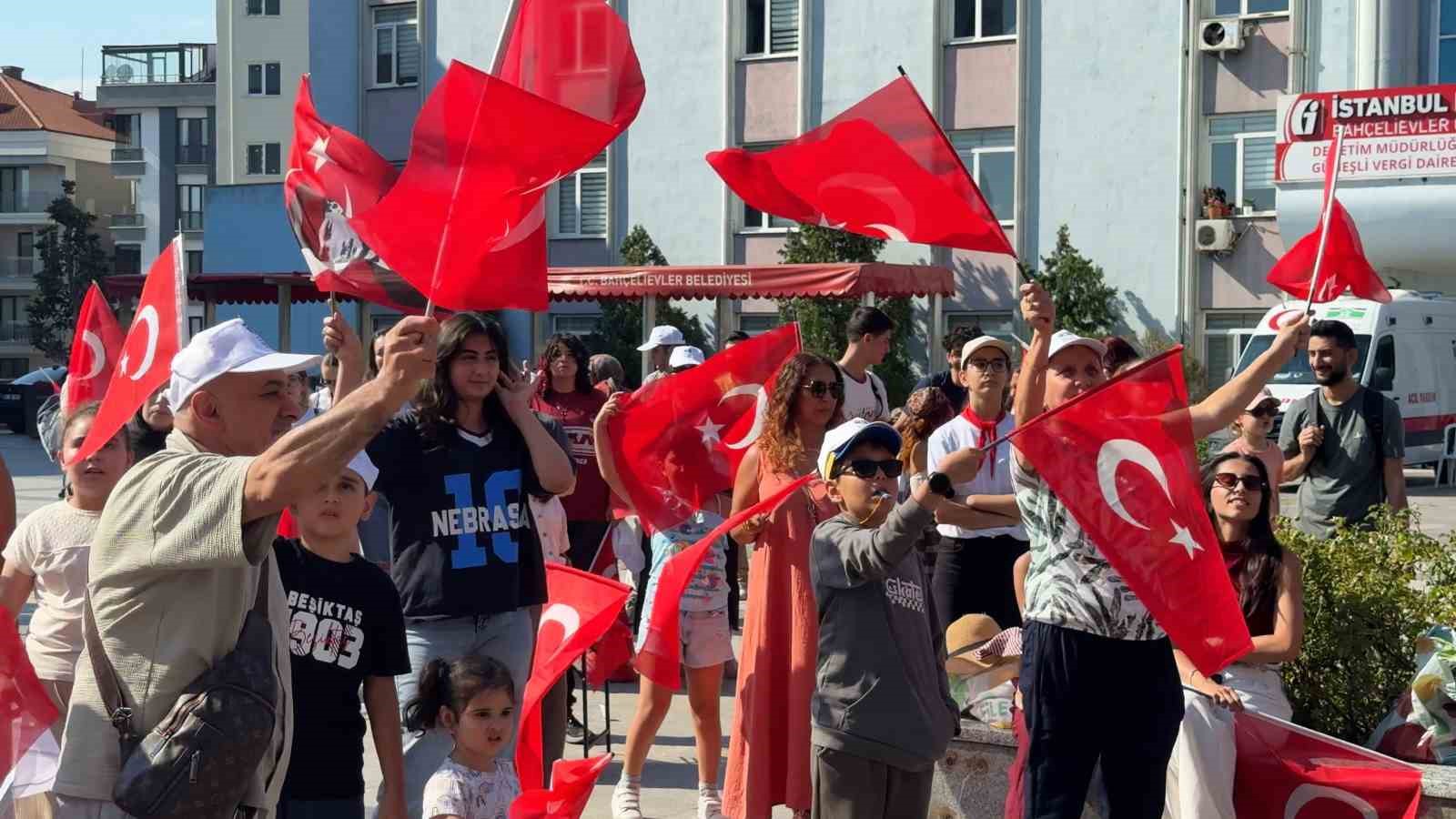Bahçelievler’de A Milli Kadın Voleybol Takımı’nın zaferi dev ekranda izlendi