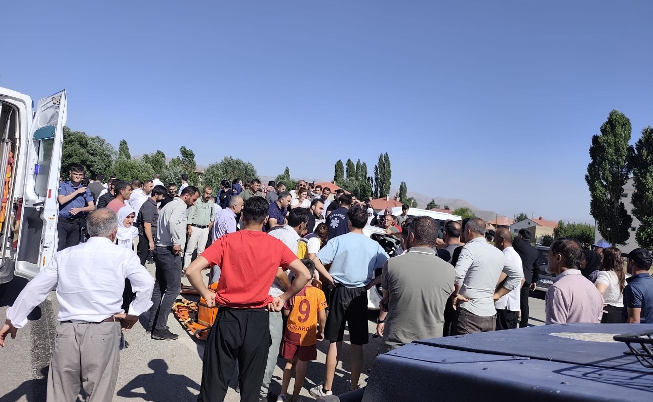 Hakkari’de üç ayrı trafik kazası: 1 ölü, 7 yaralı