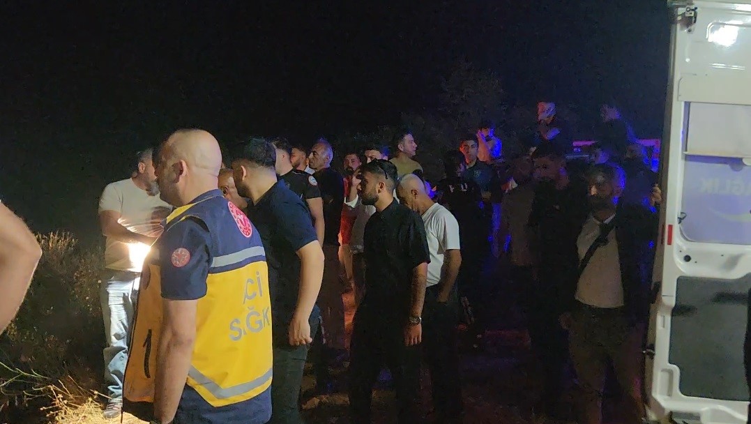 Tunceli’de araç Munzur Nehri’ne yuvarlandı: 2 yaralı