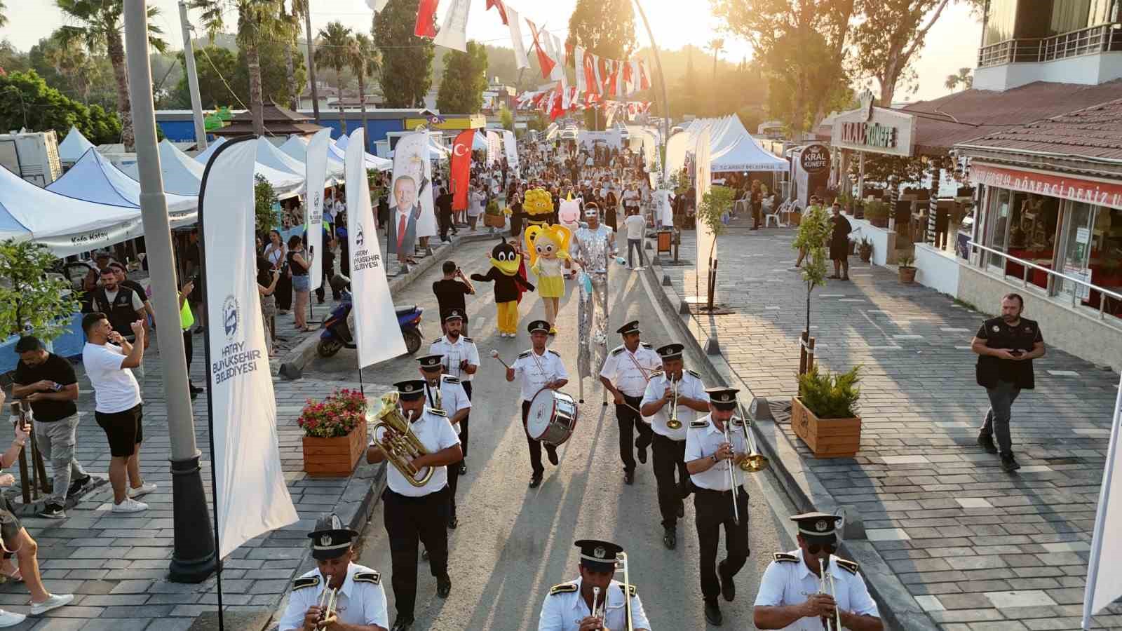 Arsuz’da sokak şenlikleri yoğun ilgi gördü