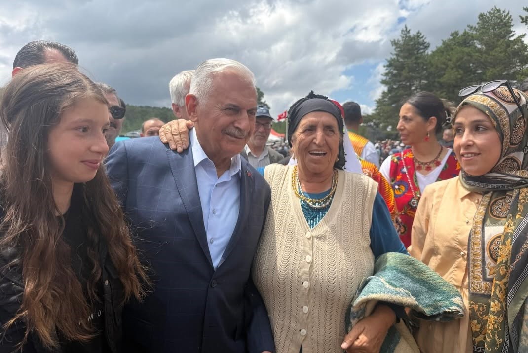 Binali Yıldırım Refahiye’deki Orçul Festivali’nde vatandaşlarla buluştu