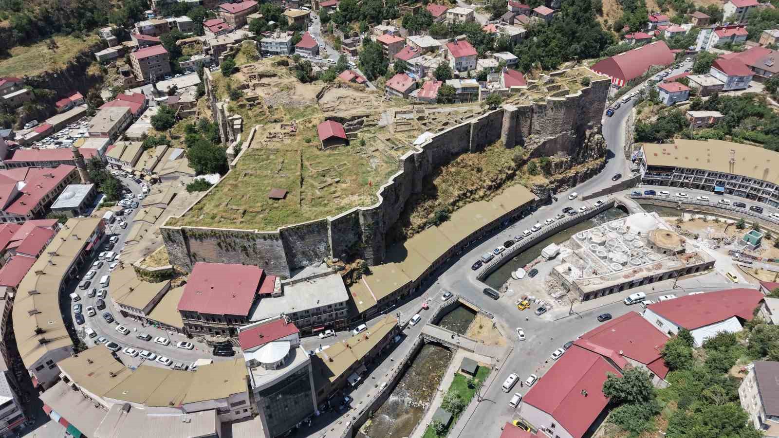 Bitlis Kalesi’nde kazılar büyük ölçüde tamamlandı