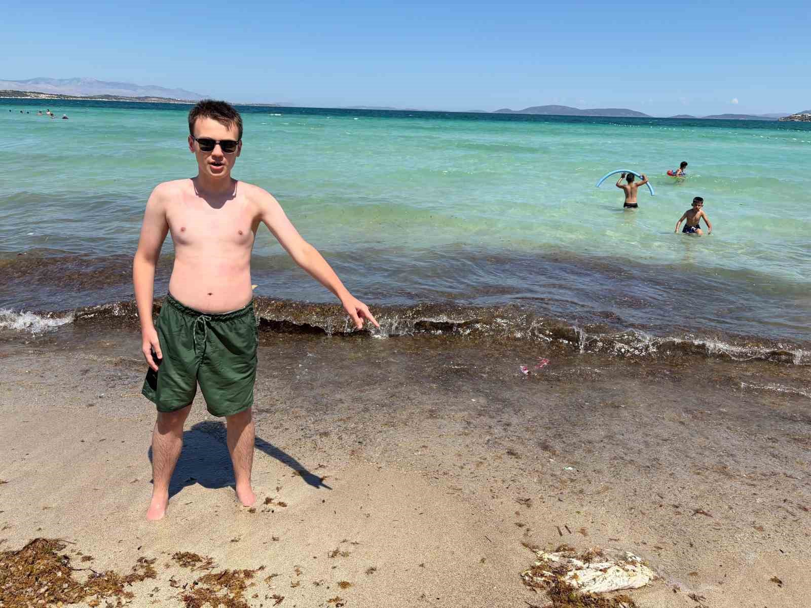 Çeşme sahillerindeki kirlilik tatilcilerin tepkisine neden oldu