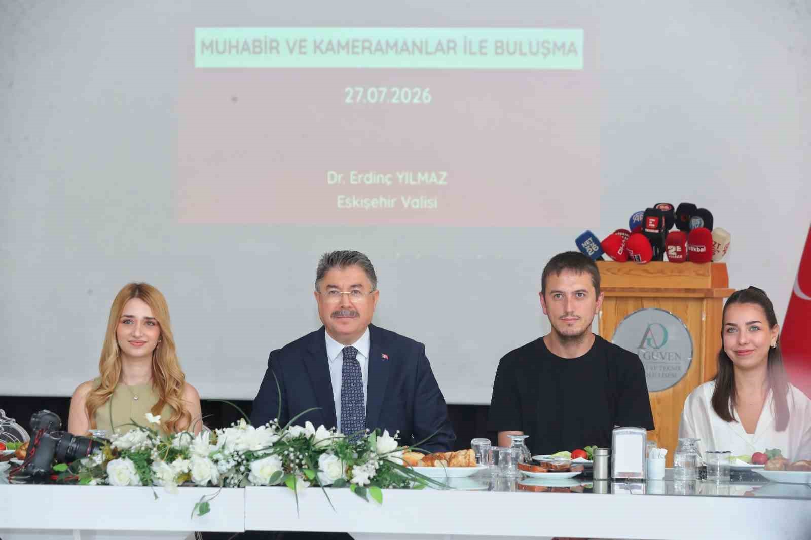 Vali Yılmaz sahadaki basın mensuplarıyla kahvaltıda bir araya geldi