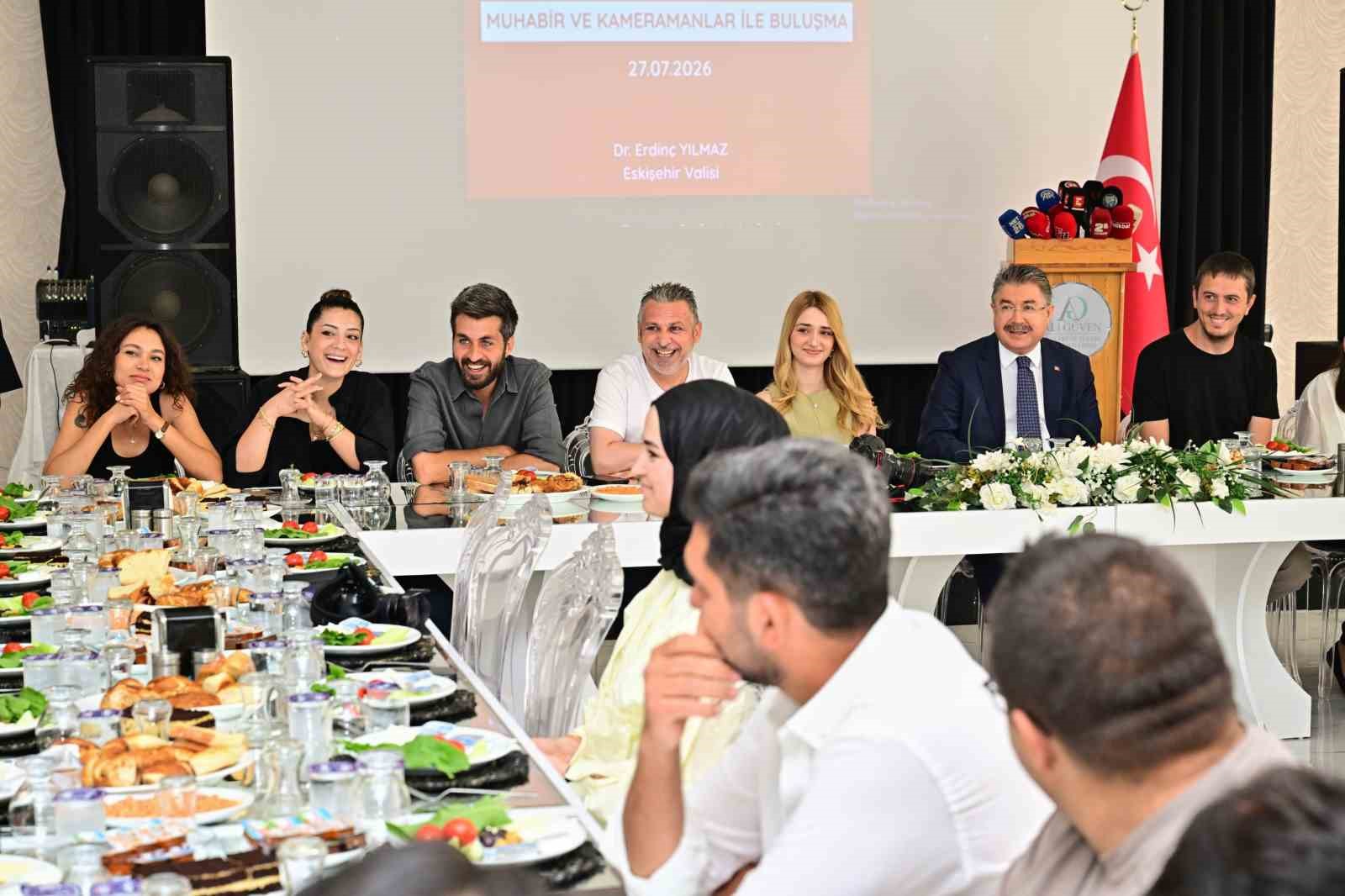 Vali Yılmaz sahadaki basın mensuplarıyla kahvaltıda bir araya geldi