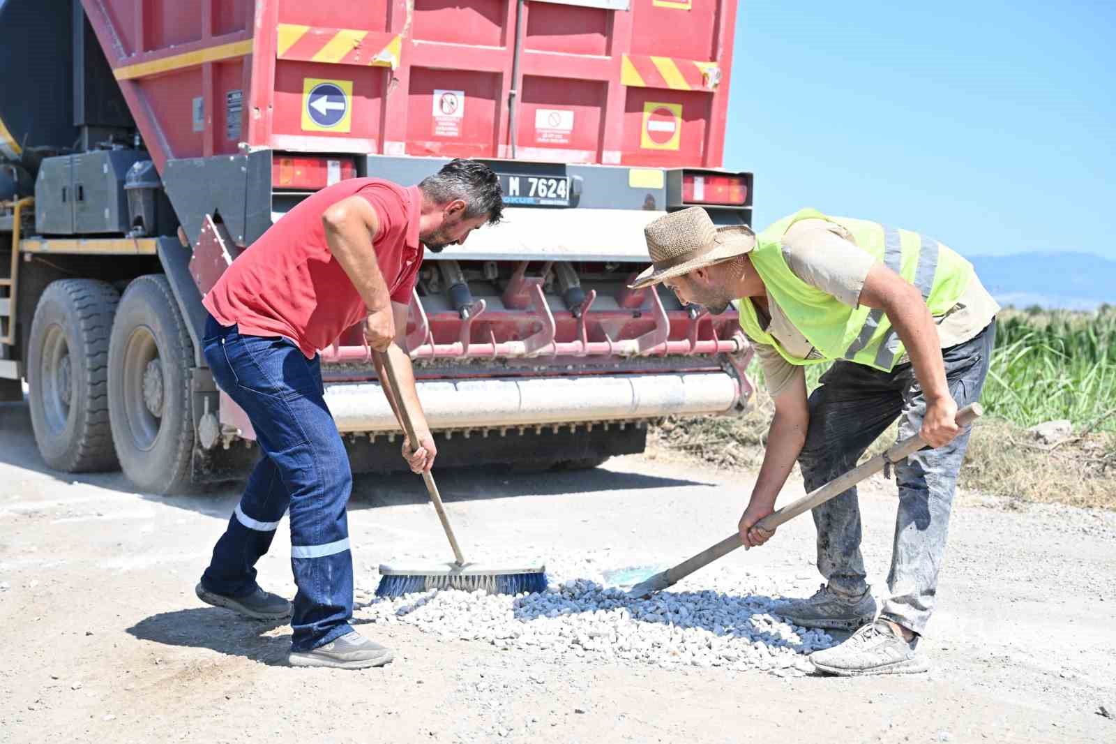 Şehzadeler’de çiftçinin beklediği yol yenilendi